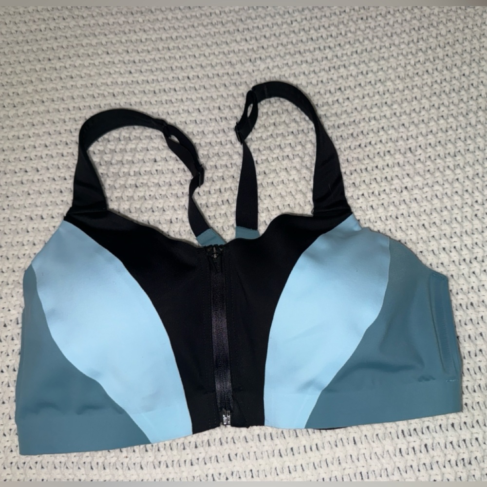 Victorias Secret on point sports bra size